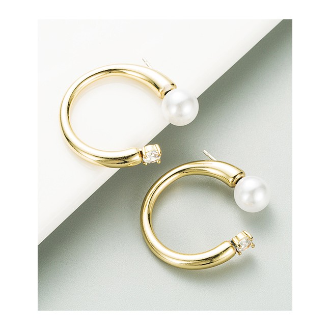 LRC Anting Tusuk Fashion Gold Color C-shaped Pearl Alloy Diamond P50175