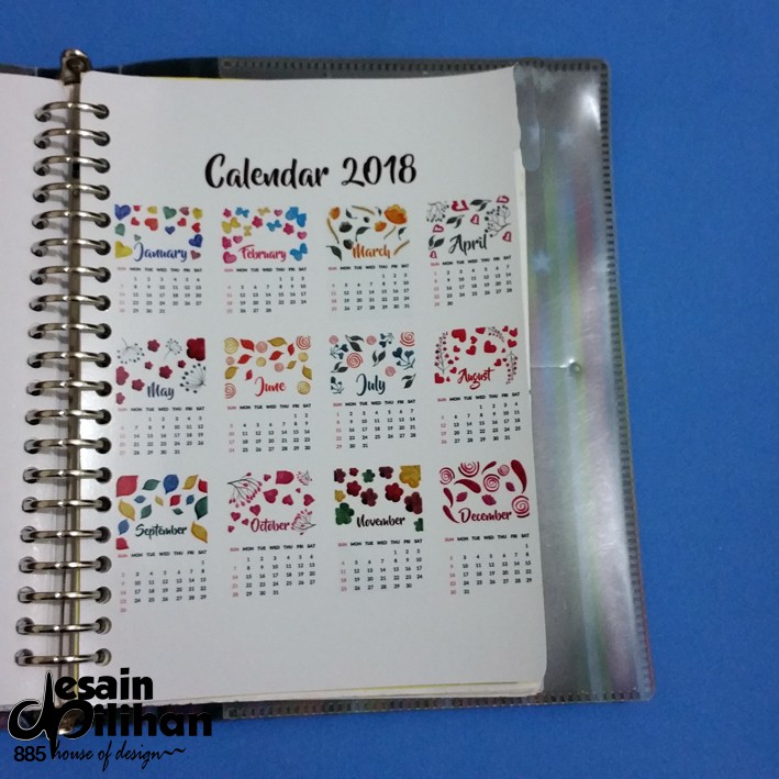 

Kalender 2025 Flowers Pattern Binder Organizer 2 Ring, 6 Ring, 20 Ring, 26 Ring (Bisa request tahun) Glossy Murah