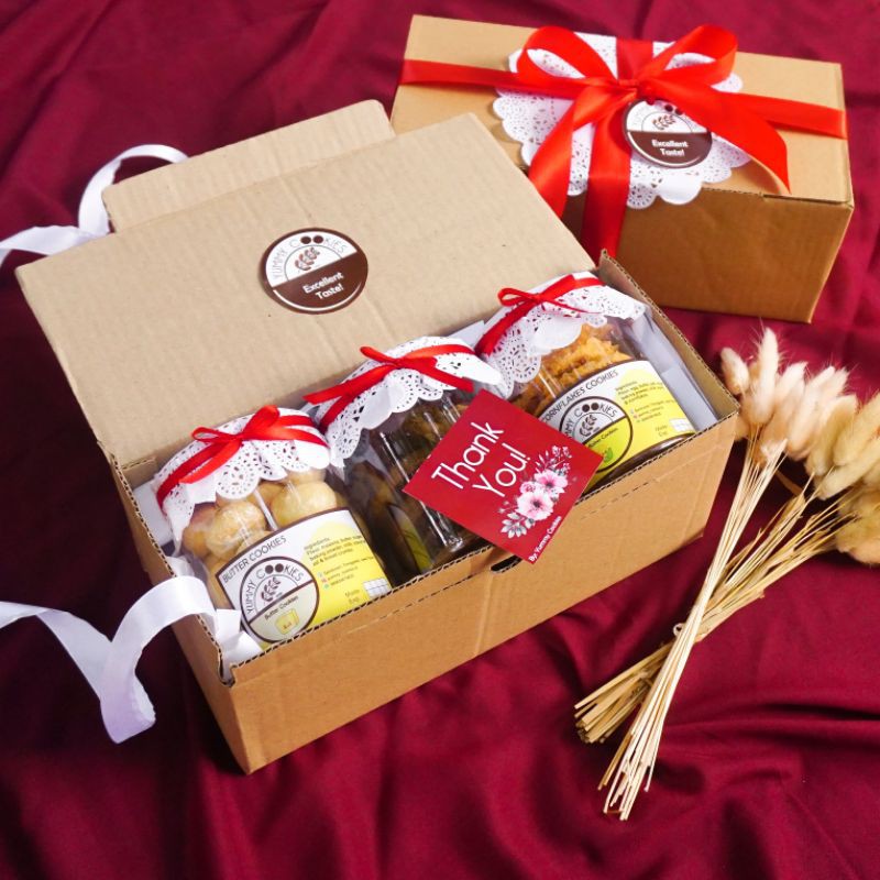 Hampers Cookies / Hampers Ulang Tahun / Wisuda / Anniversary / Natal/ Engagement & Wedding