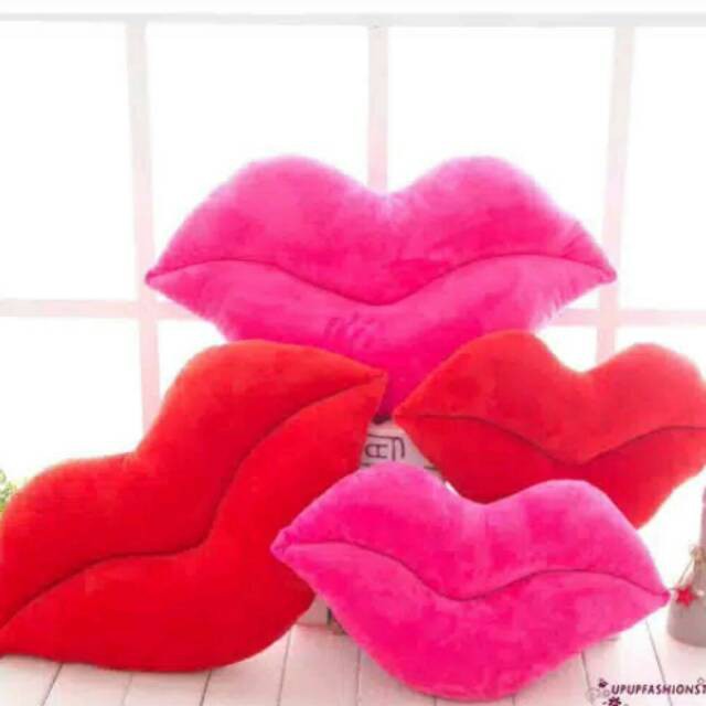 Bantal Bentuk Bibir Bahan Bulu Rasfur