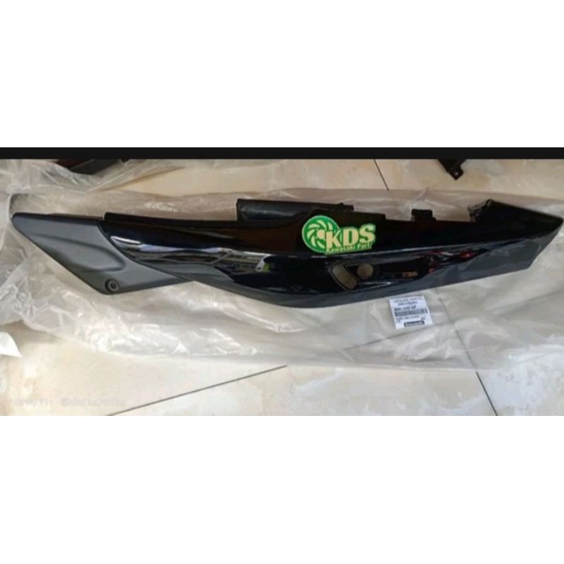 body belakang kiri hitam motor Kawasaki ninja rr old