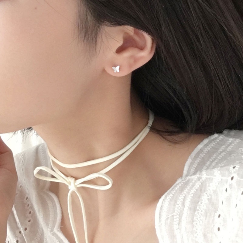1 Pasang Anting Bentuk Kupu-Kupu Mini Bahan S925 Silver Gaya Korea Untuk Wanita