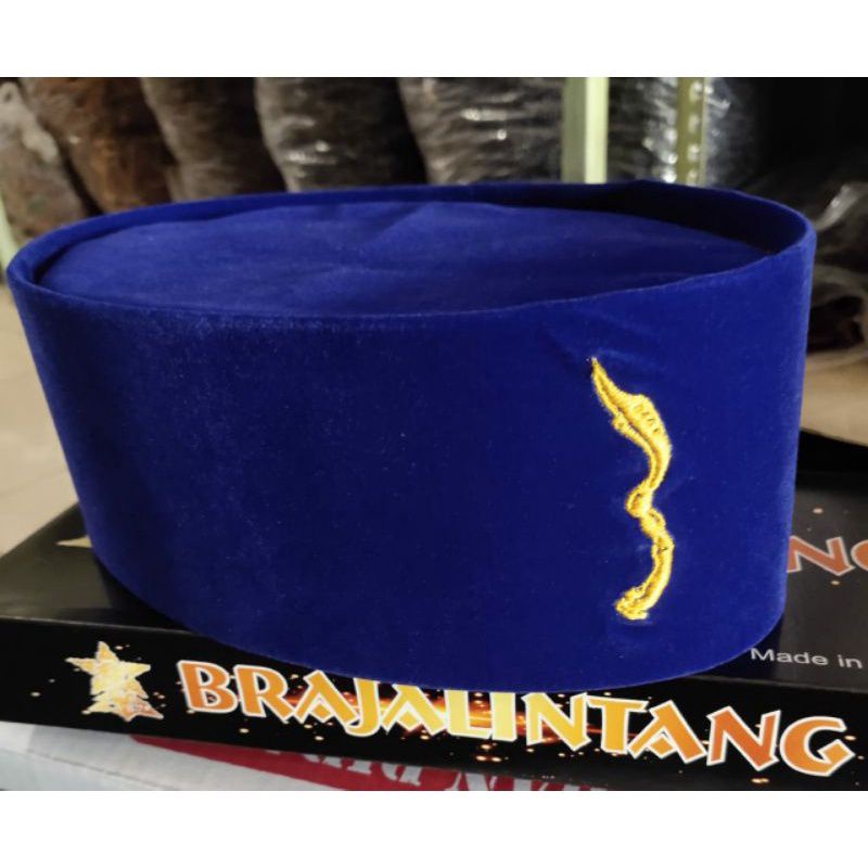 Kopeah peci merah bordir kujang-songkok merah kujang betawi