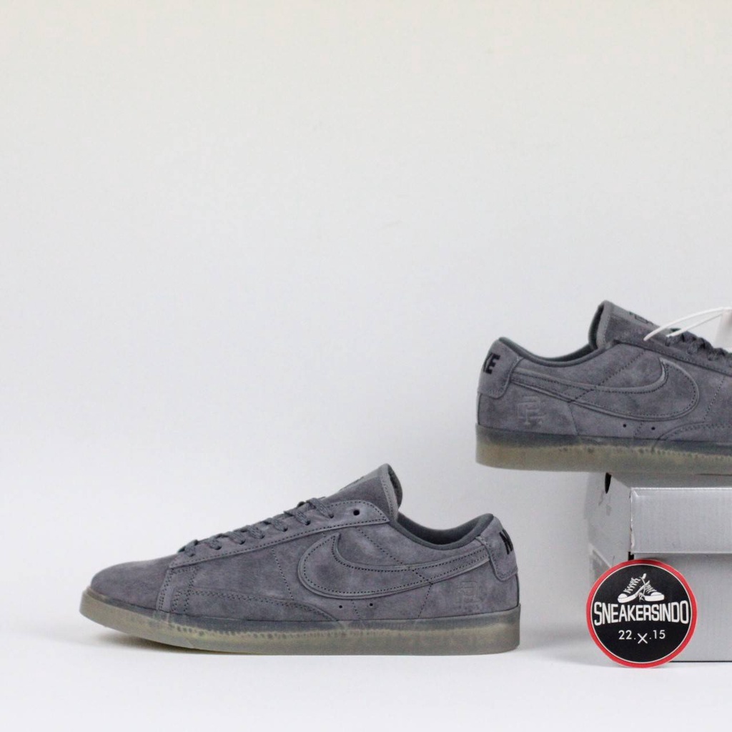 Sepatu NIKE SB Blazer Low Reigning Champ 2.0 Reflective Suede Grey Abuabu Tua