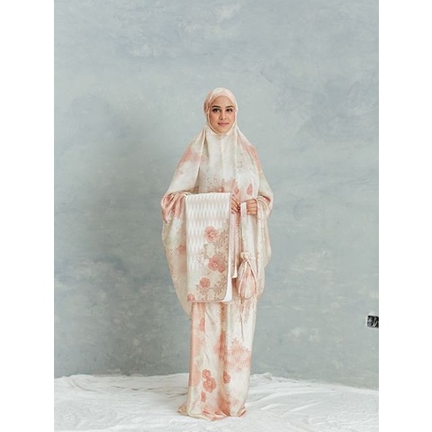 Ulos Prayer Set in Amber Lime - Wearing Klamby