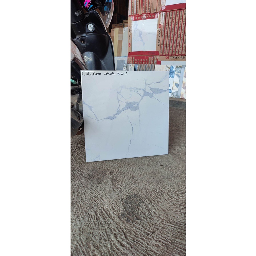 KERAMIK LANTAI 50X50 CALACATTA WHITE/ GLOSSY/ CONCORD