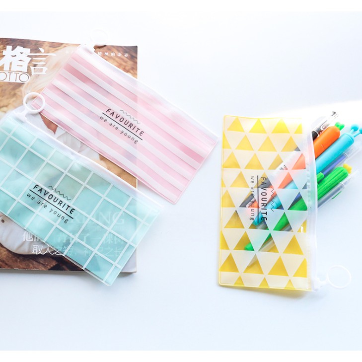 

Tempat Pensil Zipper Favourite We Are Young