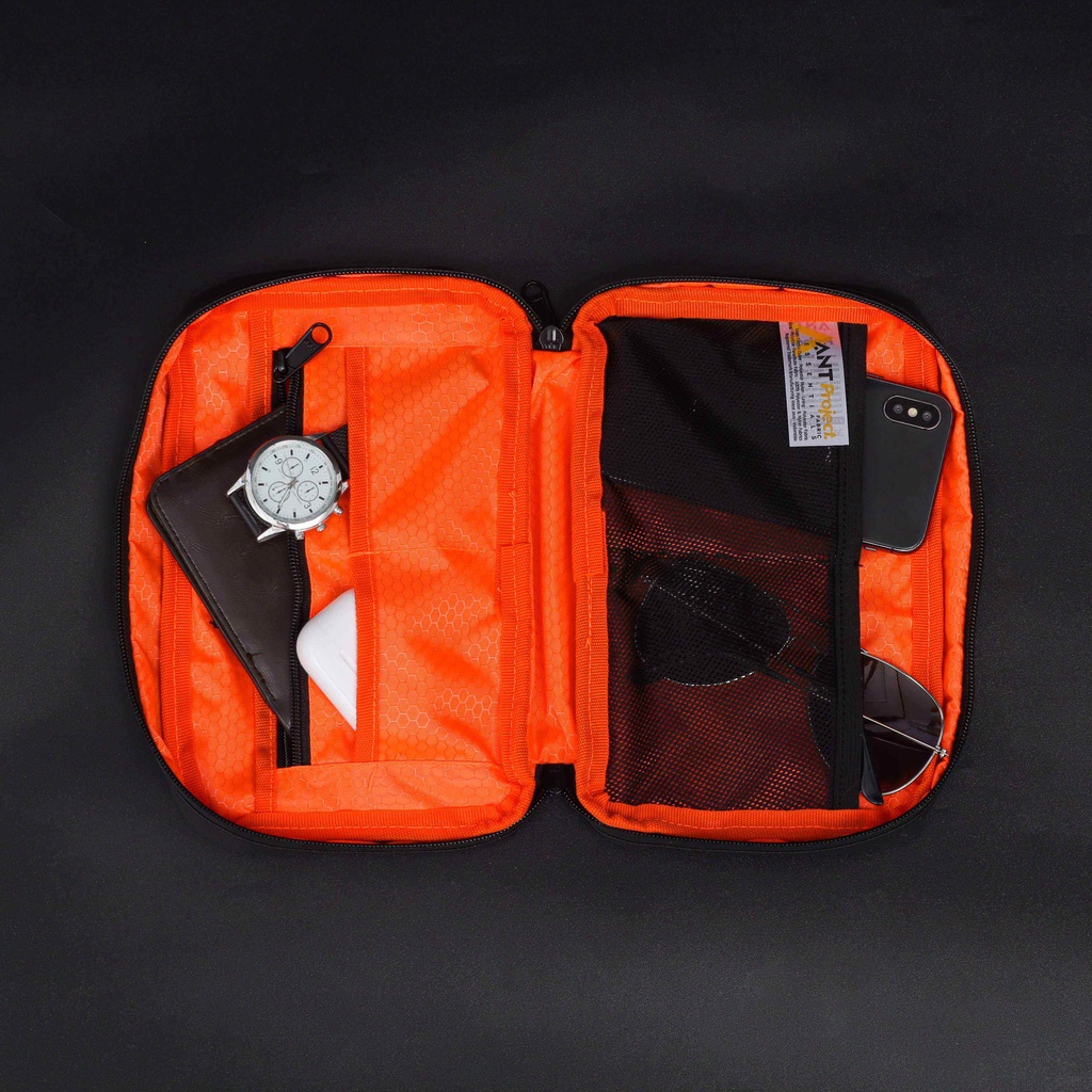 REV STORE - Tech Pouch MOMENT Hijau Combinasi Waterproof - Clucth Bag