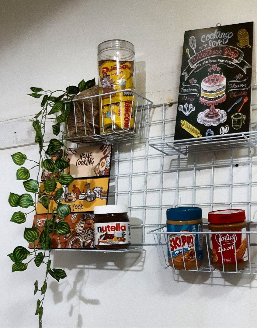 Kesi Putih / Kesi Hitam Keranjang Besi Gantung Serbaguna Rak Bumbu Dapur Wall Grid