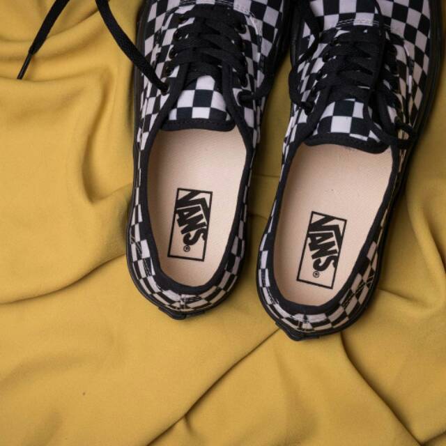 SEPATU VANS AUTHENTIC CHECKERBOARD BLACK WHITE SOL HITAM