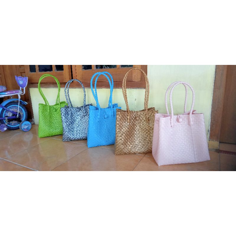 tas anyaman jali2 size M