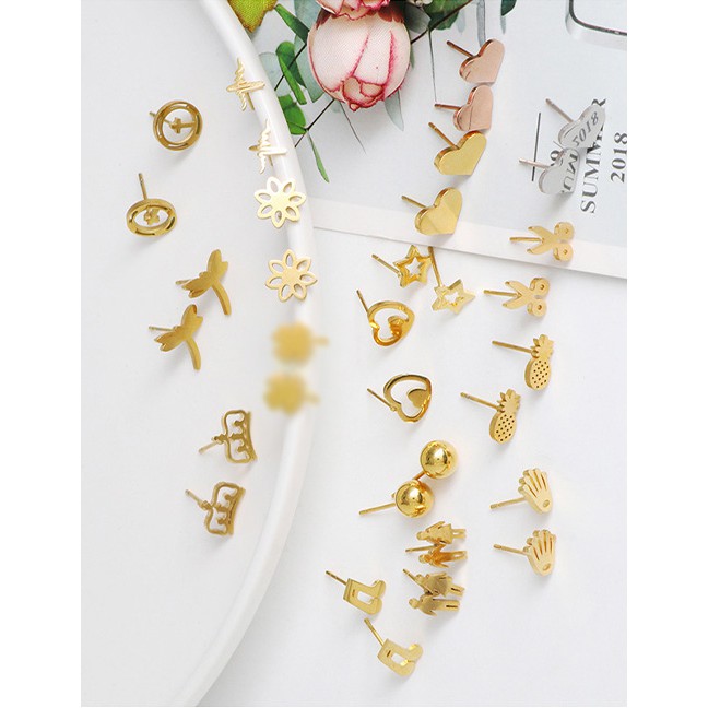 LRC Anting Tusuk Fashion Heart Golden Stainless Steel Geometric Pattern Earrings D44599