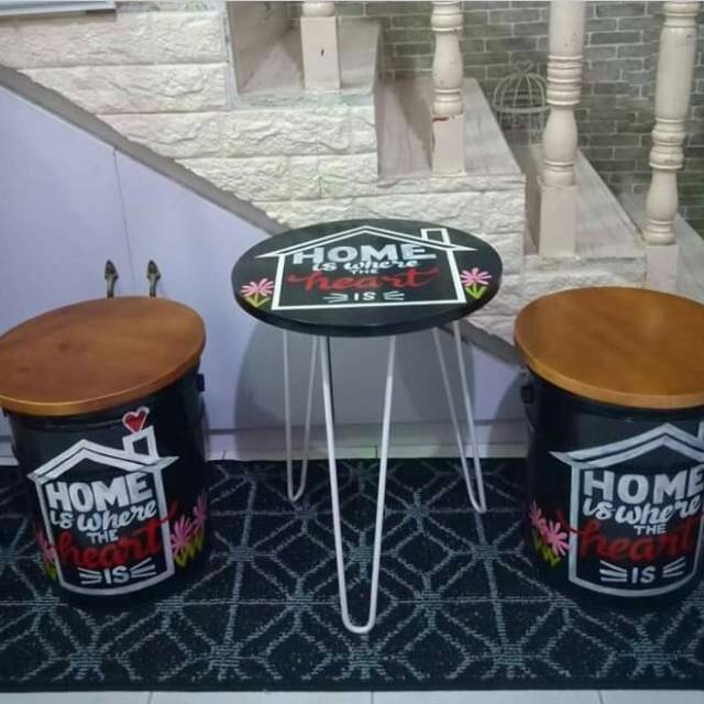 Satu set kursi teras tong besi