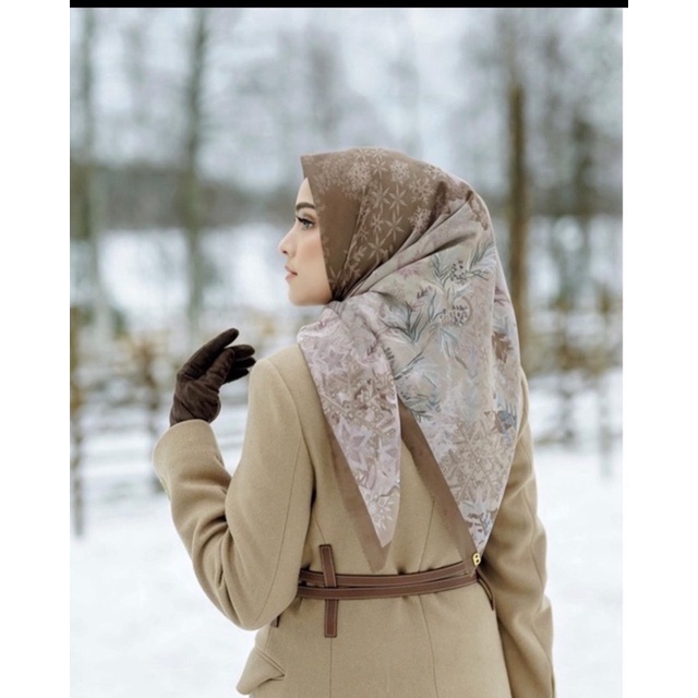 frozen Wood buttonscarves like new