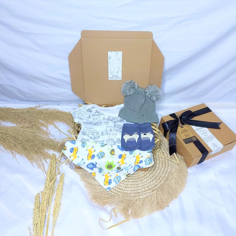 KADO BAYI | HAMPERS BAYI | JUMPER BAYI | JUMPSUIT BAYI | DRESS BAYI PEREMPUAN | BAJU BAYI LAKI LAKI | HAMPERS BAYI NEWBORN | HAMPERS BABY BOY | HAMPERS BABY GIRL | SETELAN ANAK LAKI LAKI | SETELAN ANAK PEREMPUAN | BABY GIFT | PARCEL NEWBORN | KADO LAHIRAN-grey bus boy
