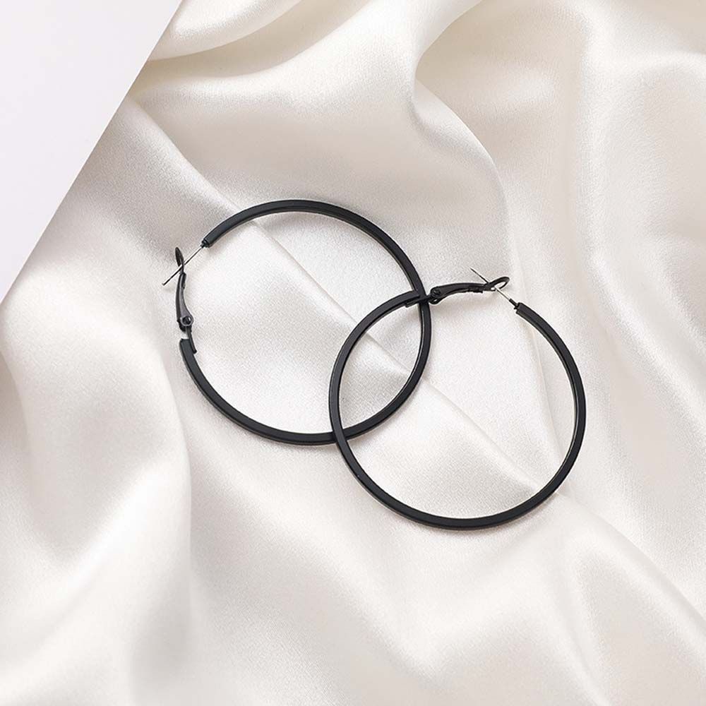 Anting Hoop Bentuk Lingkaran Besar Warna Hitam Frosted Gaya Korea Untuk Wanita