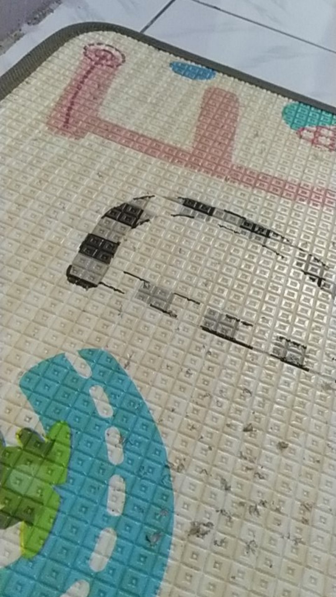 Ember Hitam Antipecah Besar