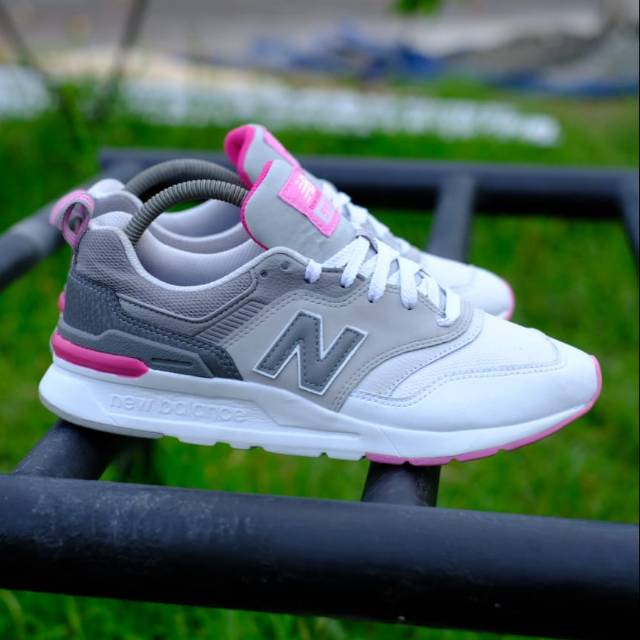 new balance 997 grey pink