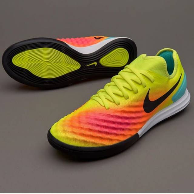 Sepatu futsal nike