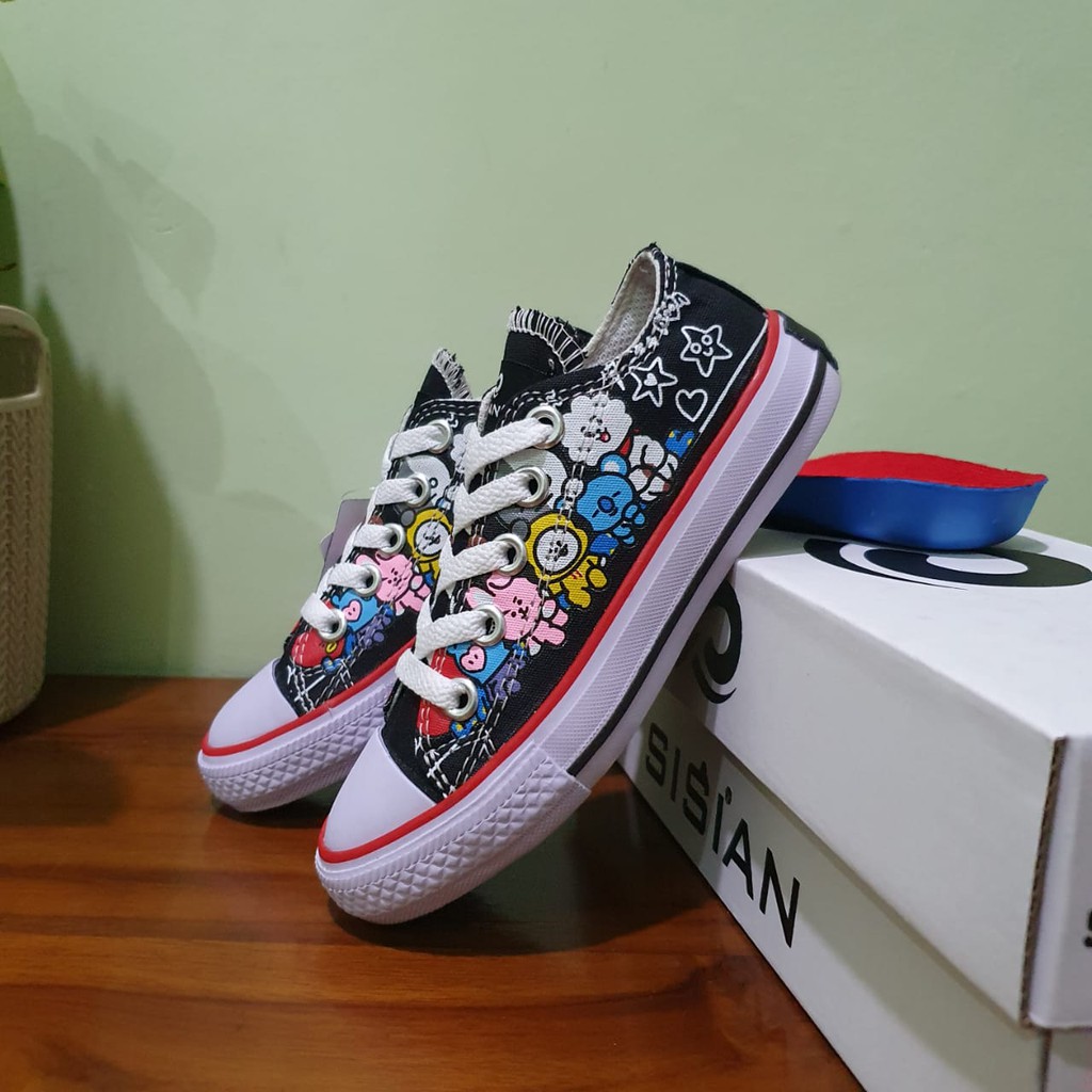 SEPATU ANAK PEREMPUAN SNEAKERS KARAKTER BTS USIA 4,5,6,7,8,9,10 TAHUN SEPATU ANAK SEKOLAH BT21-HITAM