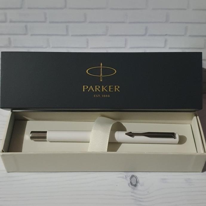 

Pulpen Parker Vektor Standar White Fountain Pen (Body Pen Plastik)