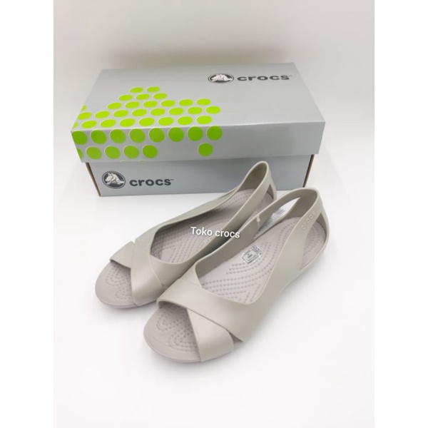 Sandal Crocs Serena Flat / Crocs wanita / CROCS SANDAL SERENA