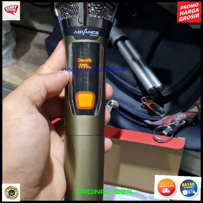 G571 MIC WIRELESS UHF DIGITAL LCD SINGLE CAS MIK WIRELES SEPASANG CHARGER MIKROPON MIKROPHONE SOUNDBEST DISPLAY MICROPHONE ADVANCE KARAOKE VOKAL VOCAL ARTIS PROFESIONAL PRO SOUND BEST SISTEM AUDIO PANGGUNG LEGENDARY DYNAMIC PENGERAS SUARA HIFI