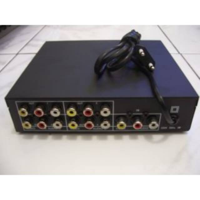 AV RCA Splitter 4 Port