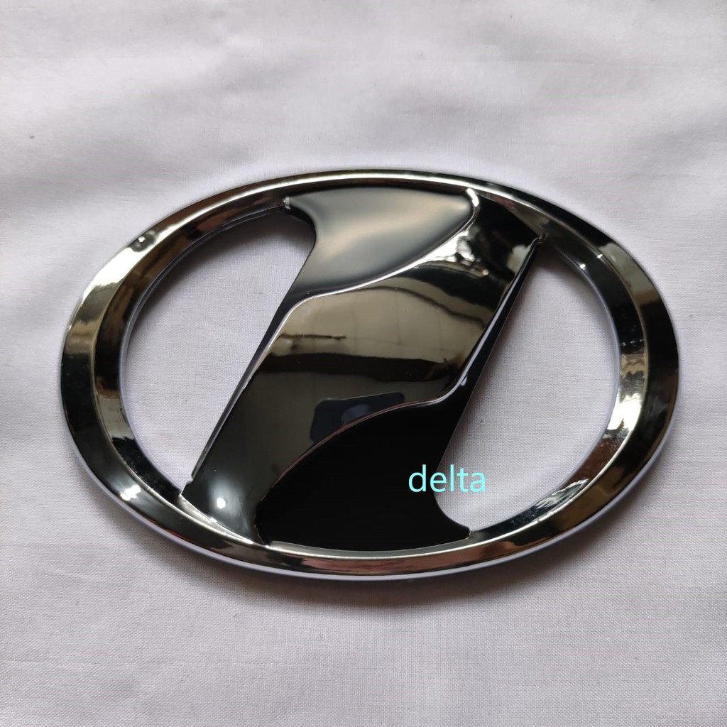 Logo / Emblim ist / vitz (logo Alphard)Hitam Chrome Toyota Calya Depan dan Belakang