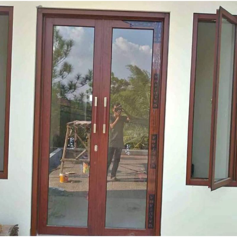 pintu dan jendel almunium.serat kayu
