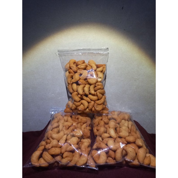 

kue telor pelok empuk