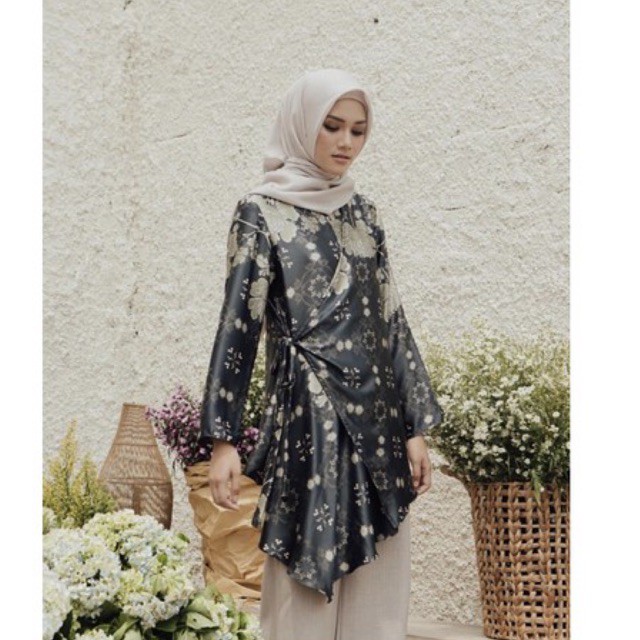 Poppy Blouse Wearing Klamby