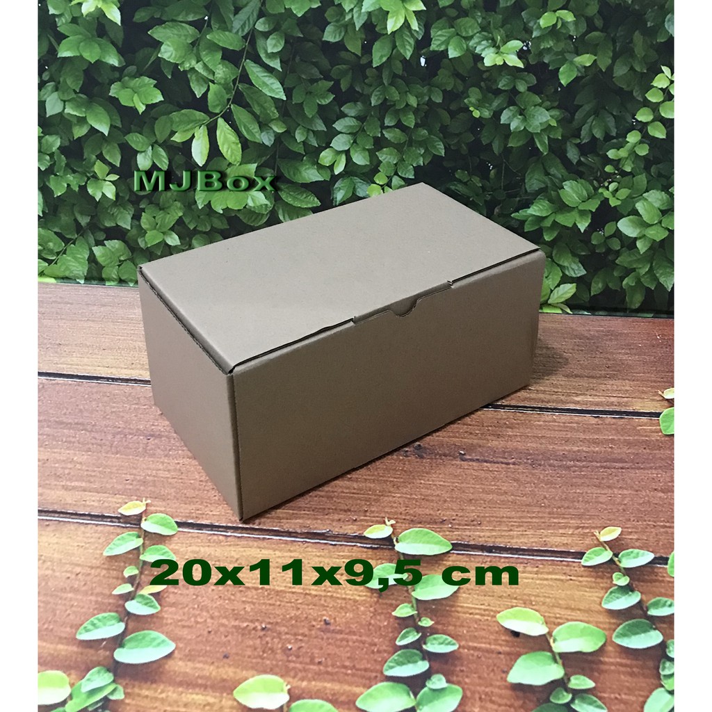 

Kardus Uk. 20x11x9,5 cm......Die cut untuk packing aksesoris dll, model box pizza