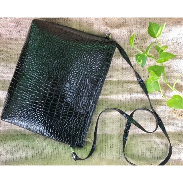 Pouch croco hitam