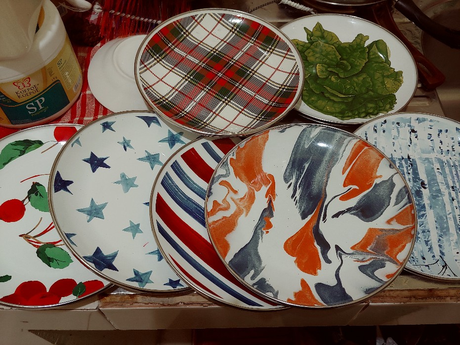 Piring Enamel 20cm Golden Rabbit Kotak Merah