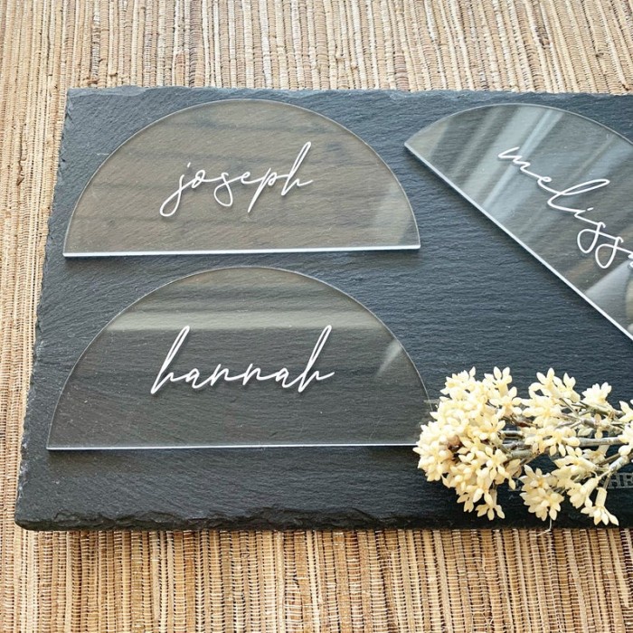 

Custom Acrylic Half Round Tag Hampers Tag Label Place Card 8cm Keren