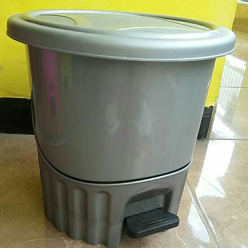 Tempat sampah injak 10 liter