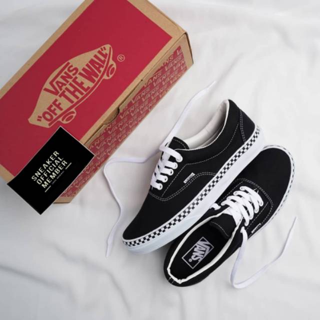 vans era checkerboard foxing black skate shoes