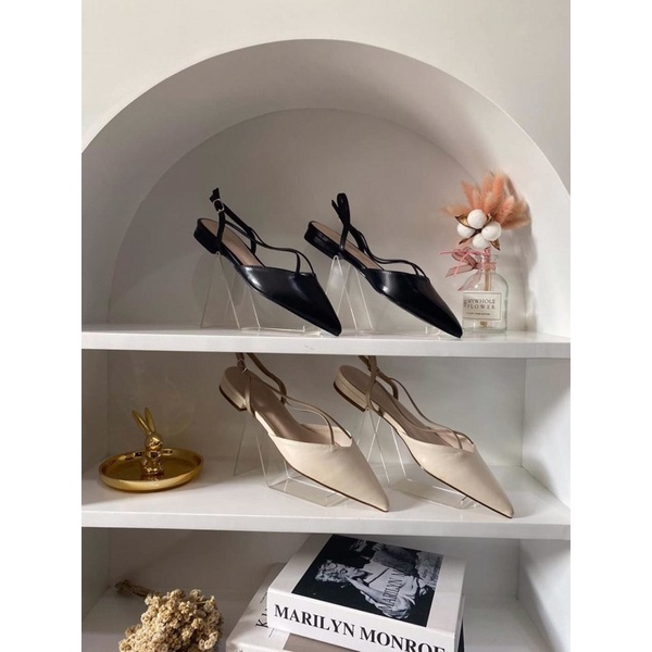 Sendal Charles and keith