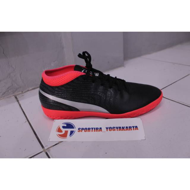 Sepatu Futsal Puma One 18.4 IT