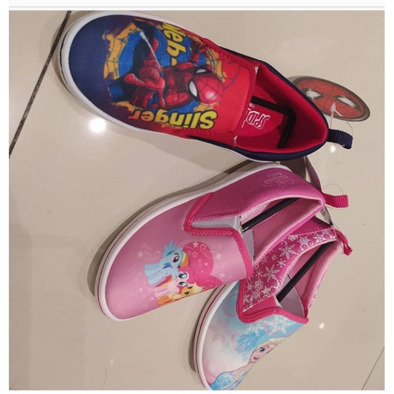SEPATU DAN SANDAL BATA