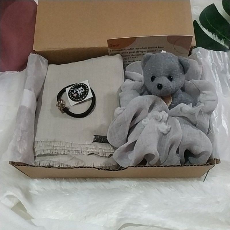 hampers gift box saudia umama rawis warna abu2 muda