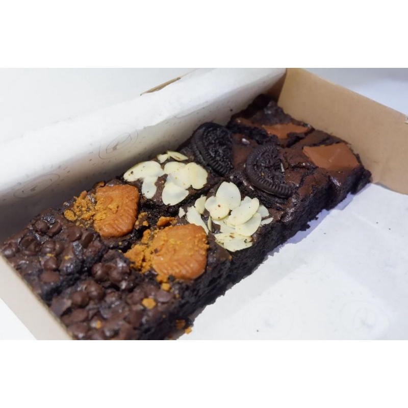 

fudgy brownies ukuran 20 x 10