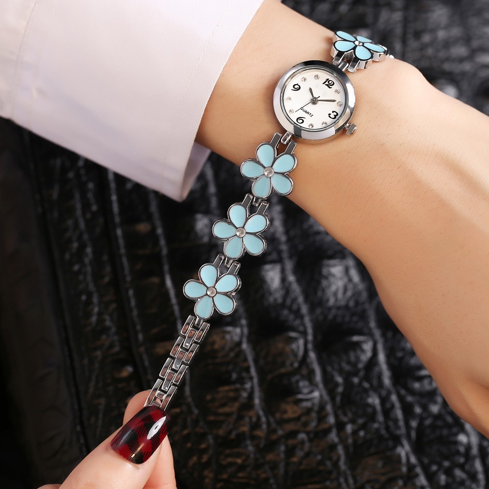 Jam Tangan Wanita Fashion Ladies Small Fresh Daisy Ladies Bracelet Watch Quartz Watch W172