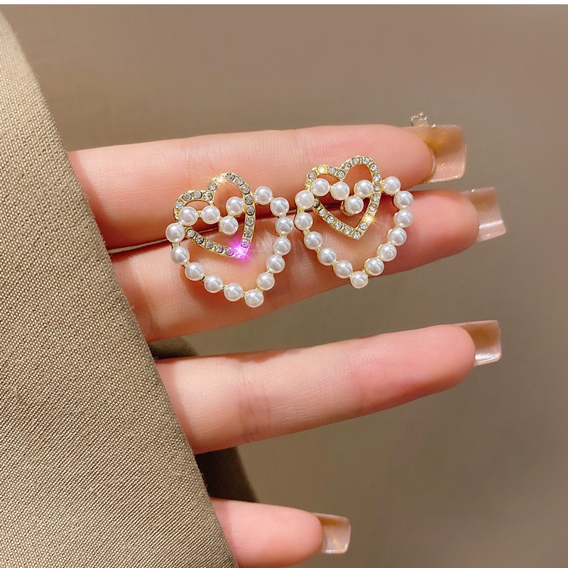 Anting Stud Bentuk Hati Aksen Mutiara Dan Berlian Gaya Vintage Untuk Wanita