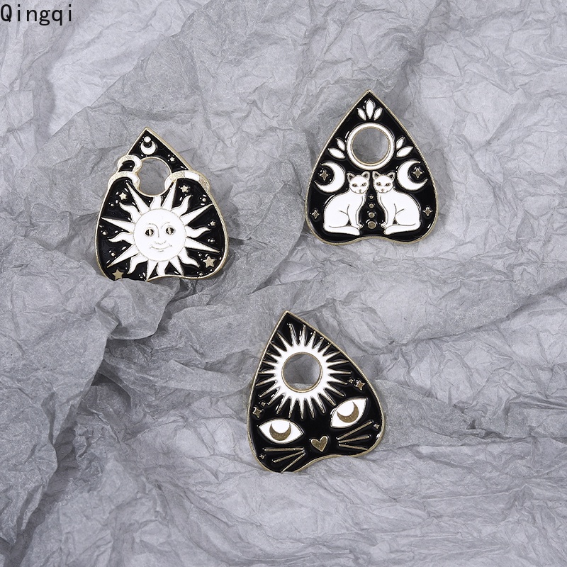 Bros Pin Enamel Bentuk Matahari Bulan Kucing Sekop Warna Hitam Gaya Punk Gothic Untuk Hadiah