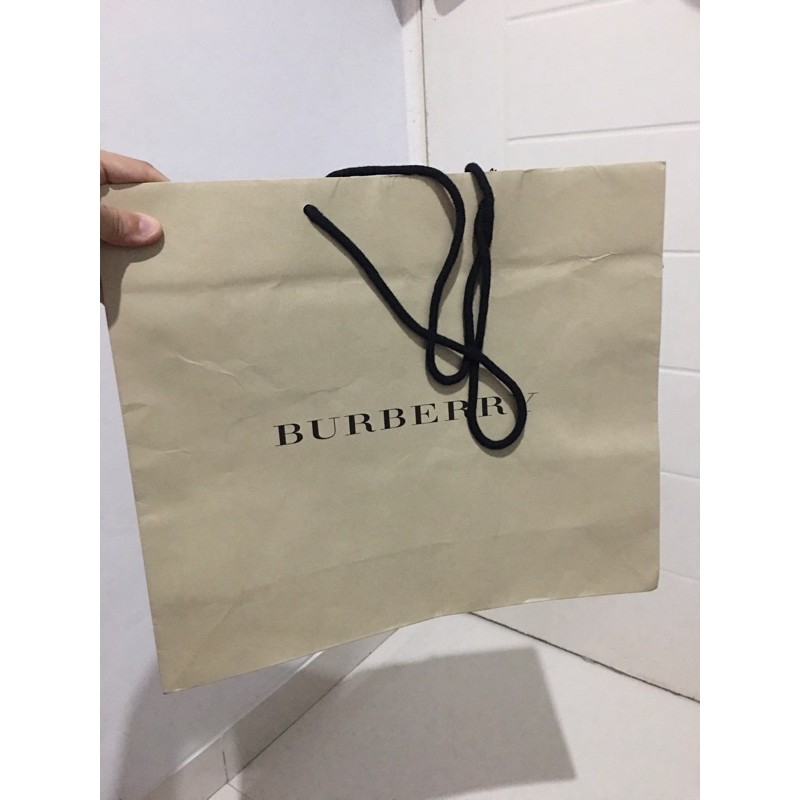 

paper bag Burberry