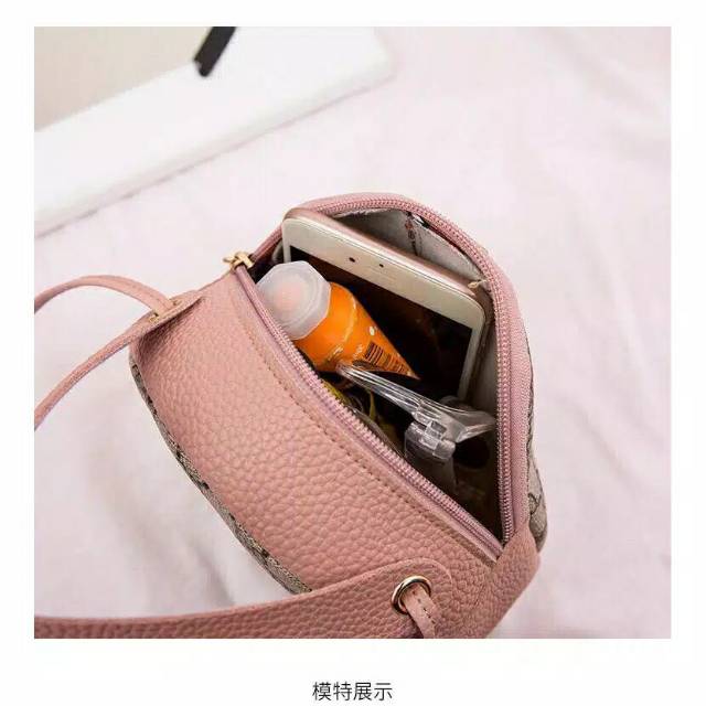 Tas selempang wanita