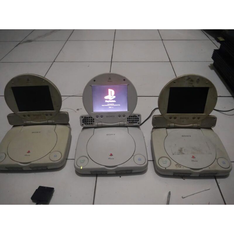 PS ONE UNTUK TES STIK PS2 TEKNISI RENTAL / UNTUK KOLEKSI .BARANG LANGKA PS ONE DENGAN LAYAR