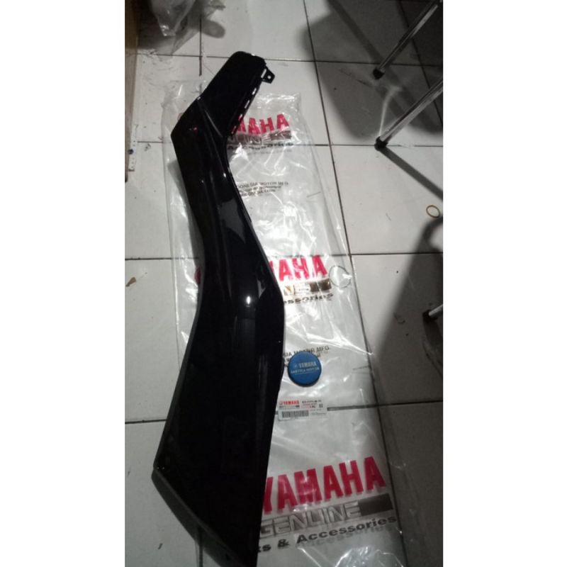 COVER SIDE  BODY TENGAH DELTA BOX SAMPING TANGKI XMAX 250 KIRI ORIGINAL YGP